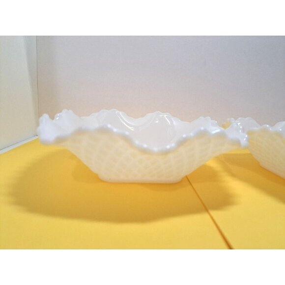 Anchor Hocking Set of 2 Ruffled Edge Quilted Diamond Pattern 7" Dessert Dishes - Picture 8 of 8